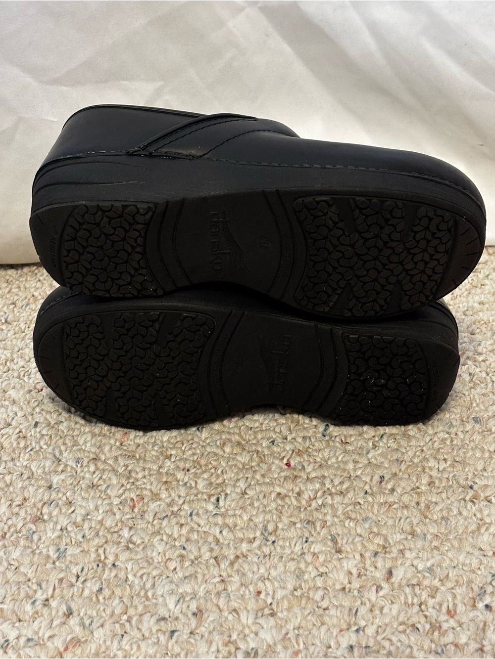 Dansko XP 2.0 Black Waterproof Pull Up Clog size 36 - Picture 7 of 8